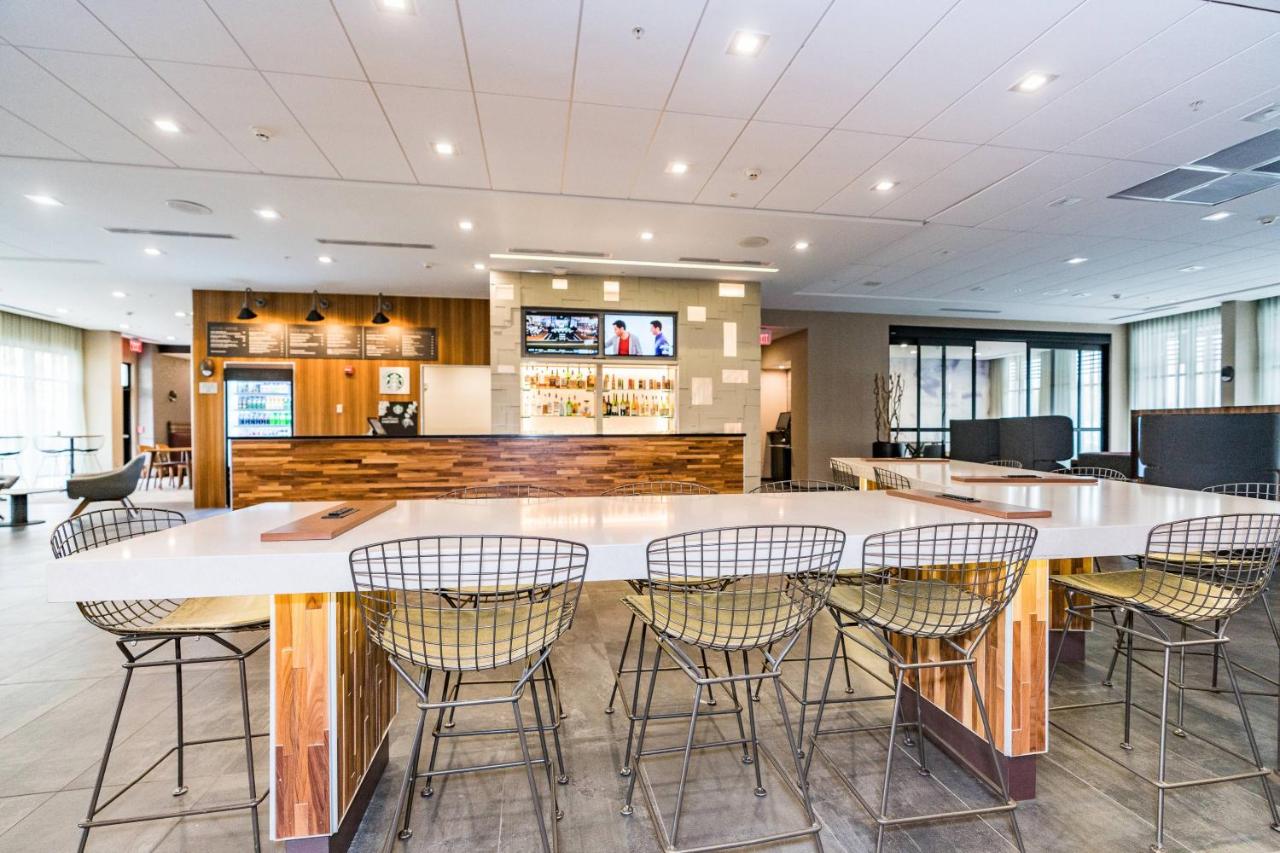 | Courtyard by Marriott West Springfield