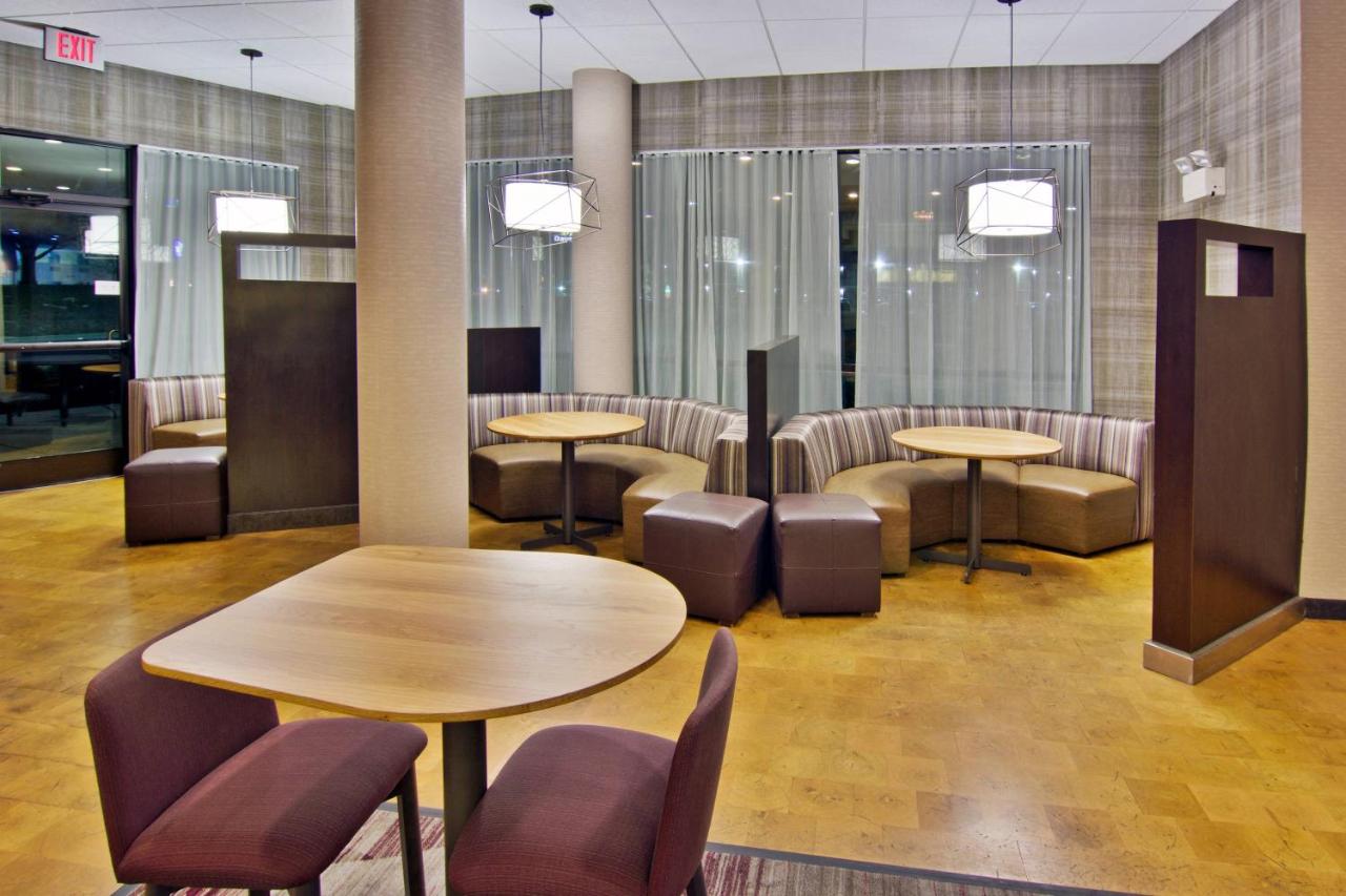 | Courtyard by Marriott Clarksville