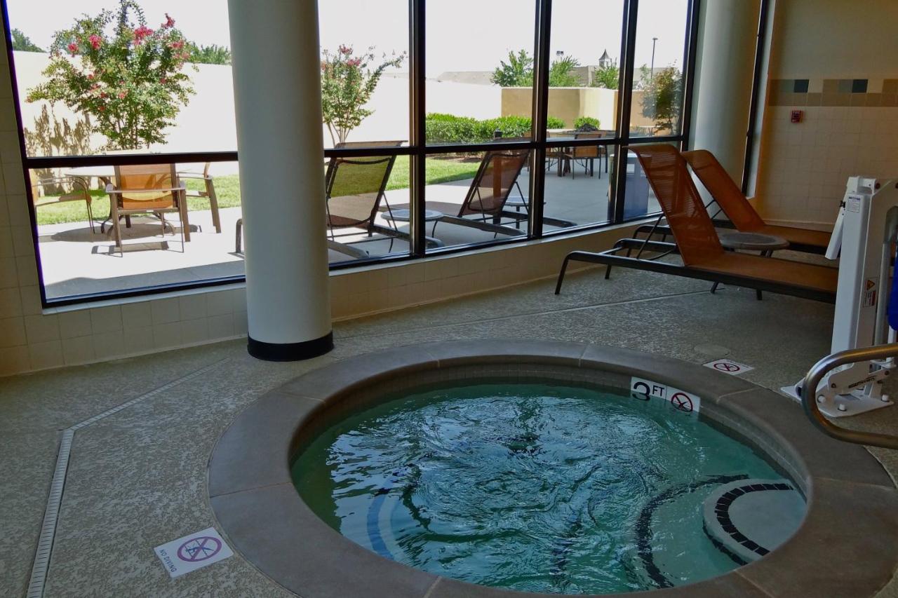 | Courtyard by Marriott Clarksville