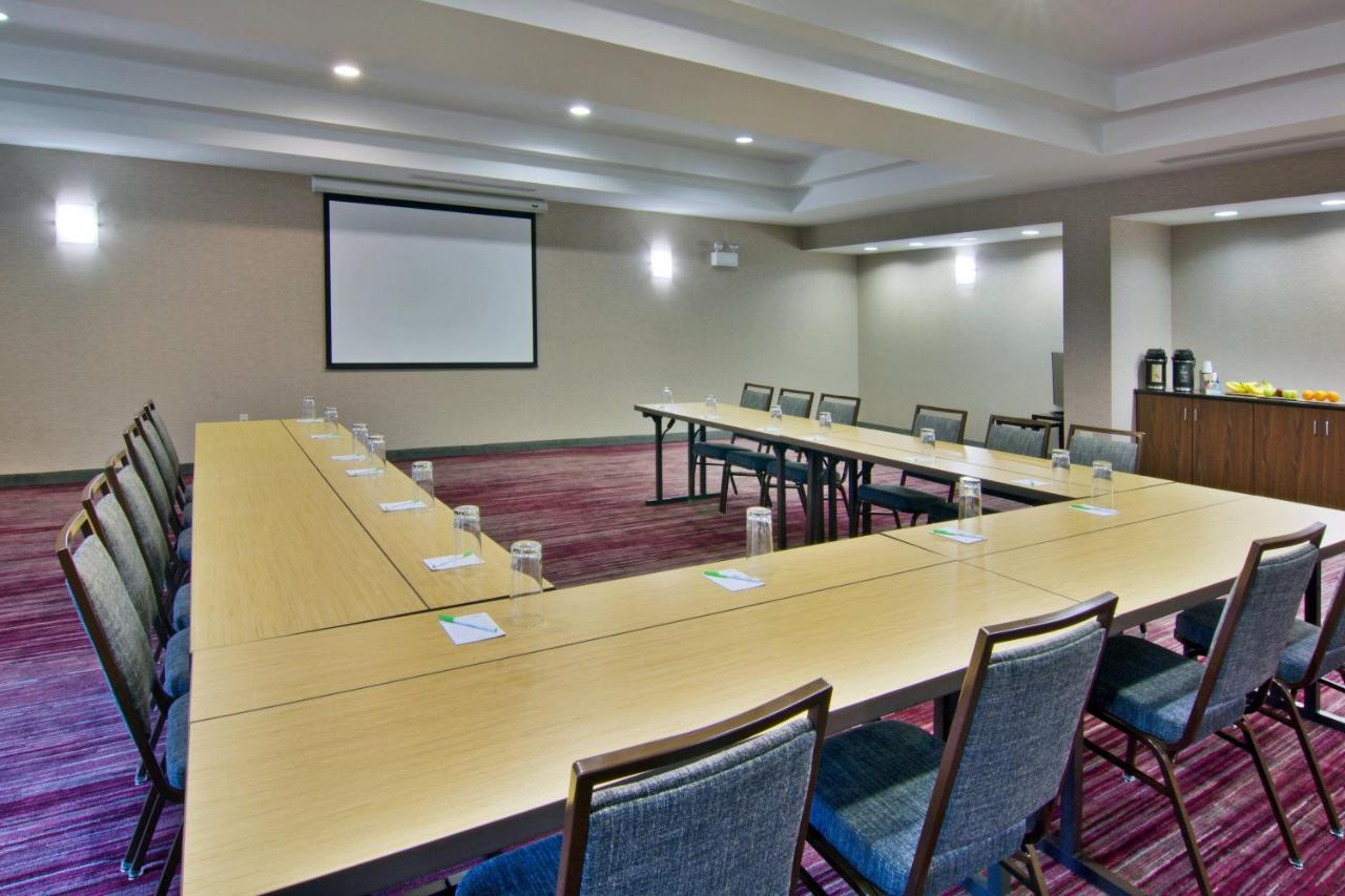 | Courtyard by Marriott Clarksville