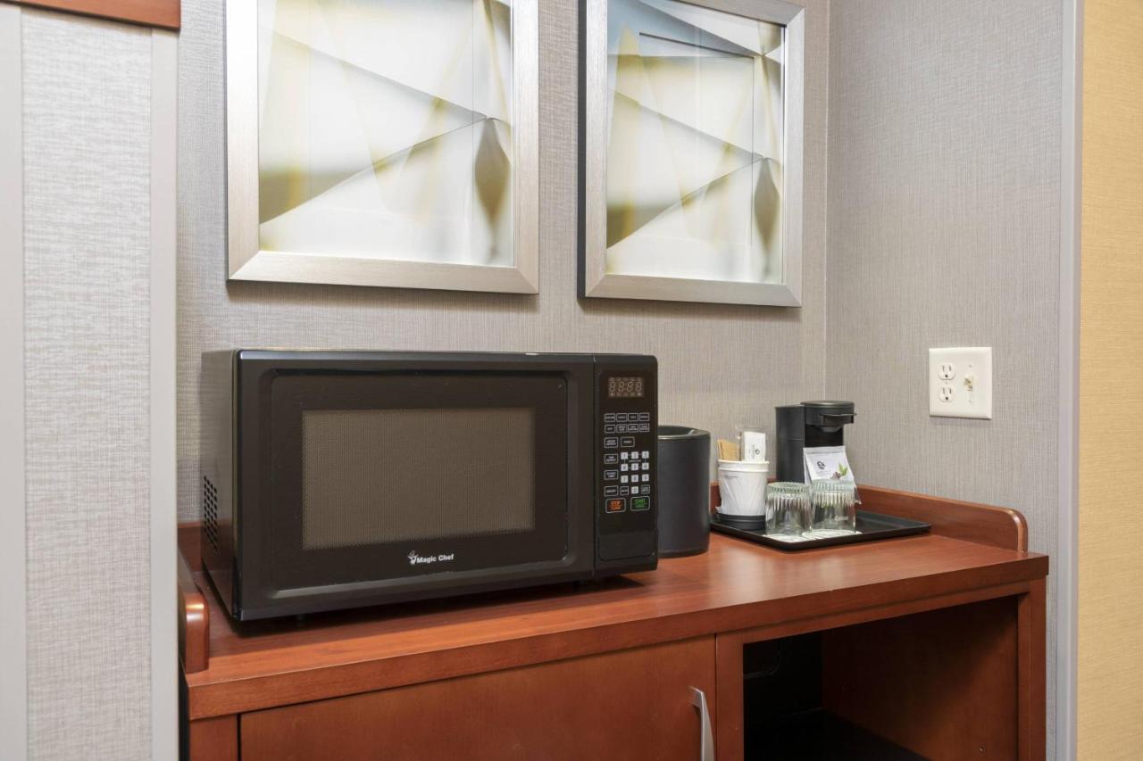 1 Bedroom Suite, 2 Queen, Sofa bed at Courtyard Milwaukee Airport