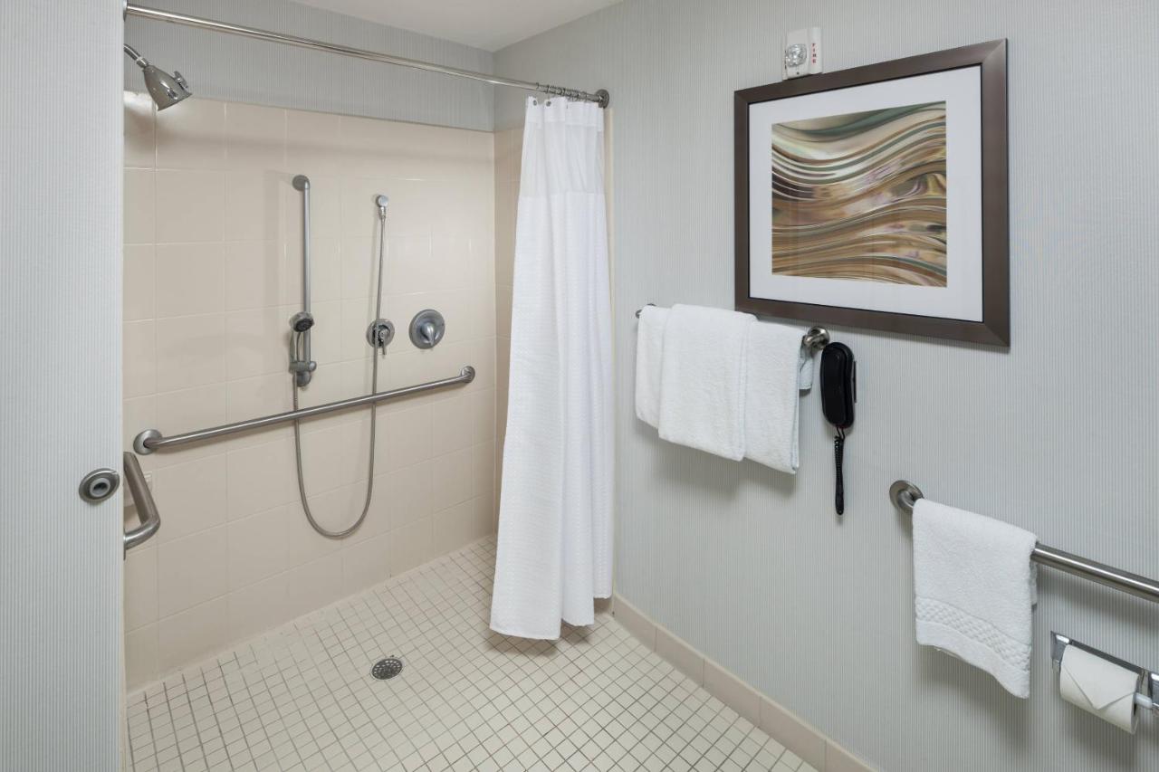 King Room with Sofa Bed - Hearing Accessible at Courtyard by Marriott Birmingham Trussville
