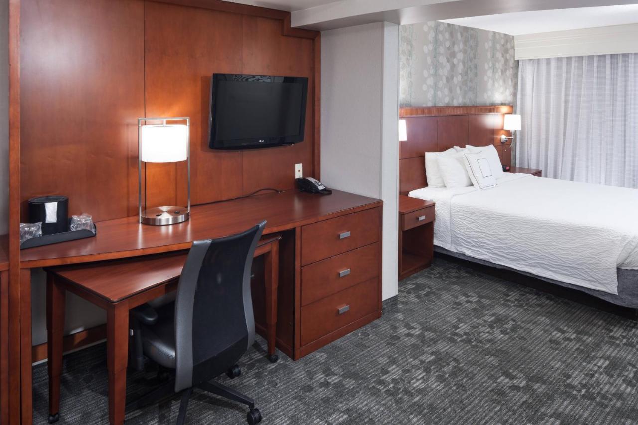 King Studio with Sofa Bed at Courtyard by Marriott Birmingham Trussville