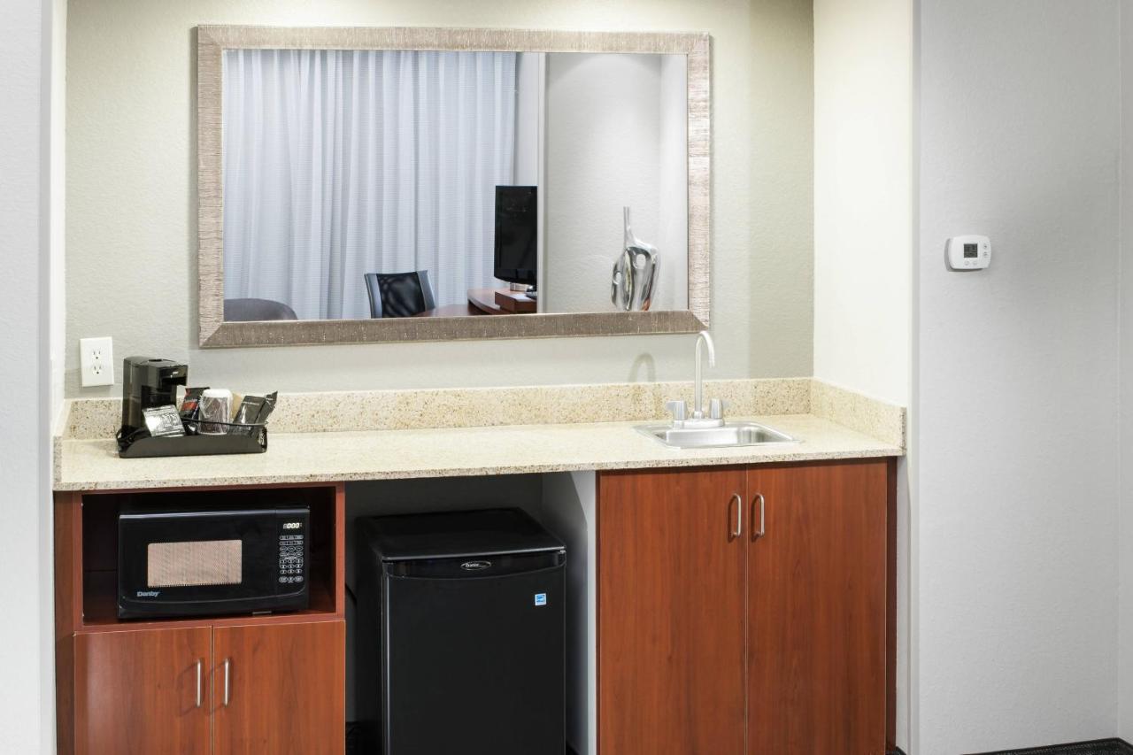 King Studio with Sofa Bed at Courtyard by Marriott Birmingham Trussville