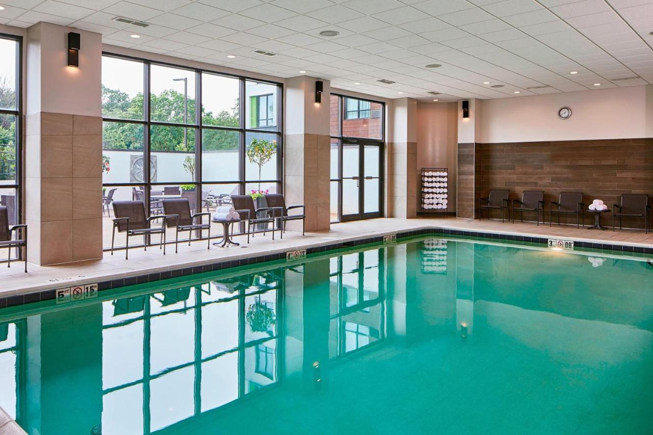 | Courtyard by Marriott Minneapolis West