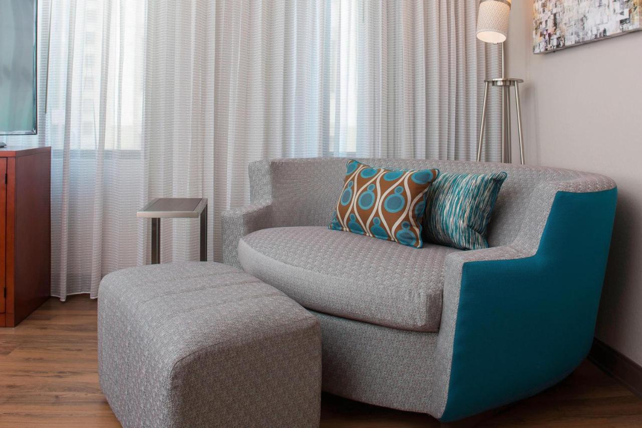 | Courtyard by Marriott New Orleans Downtown Near the French Quarter