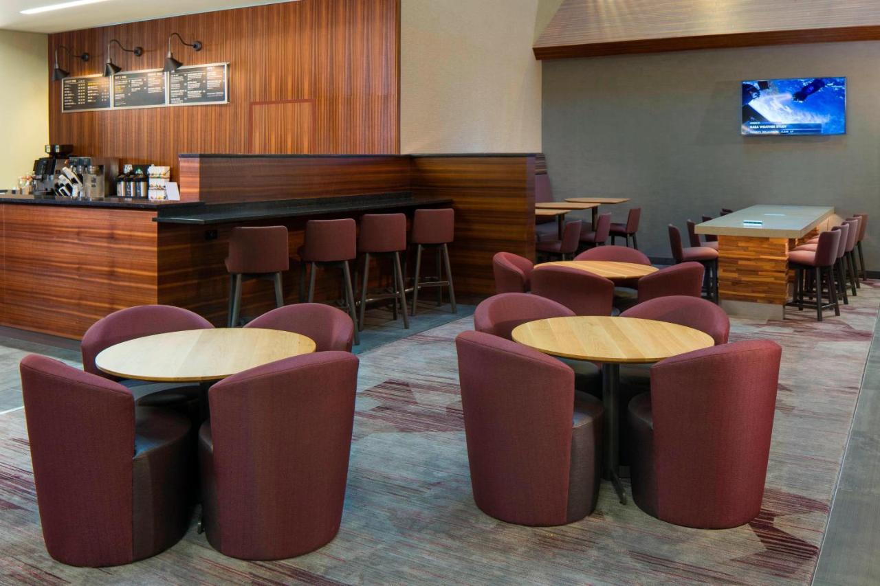 | Courtyard by Marriott New Orleans Downtown Near the French Quarter