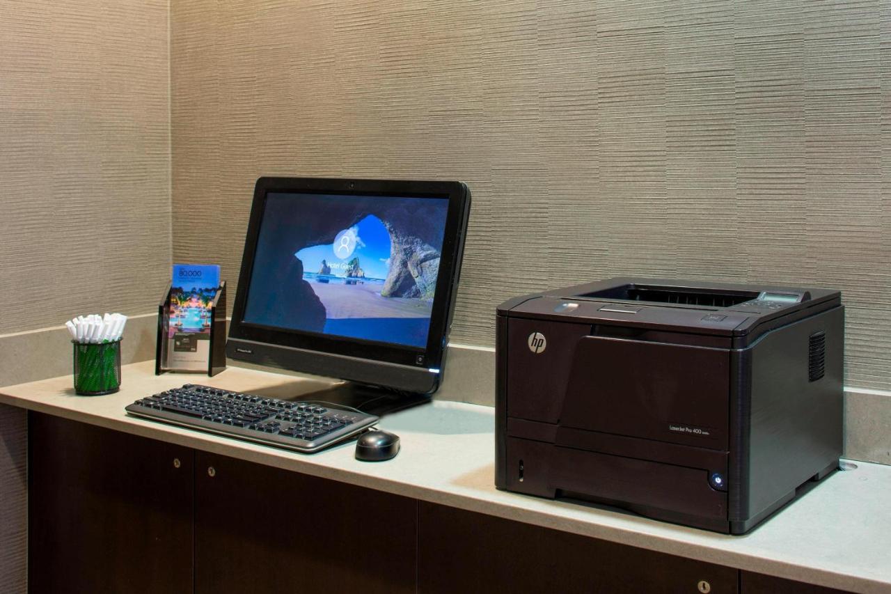 | Courtyard by Marriott New Orleans Downtown Near the French Quarter