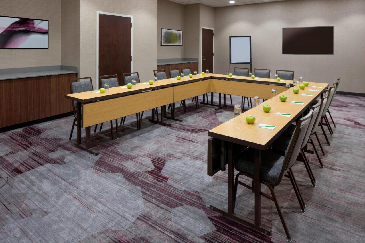 | Courtyard by Marriott New Orleans Downtown Near the French Quarter