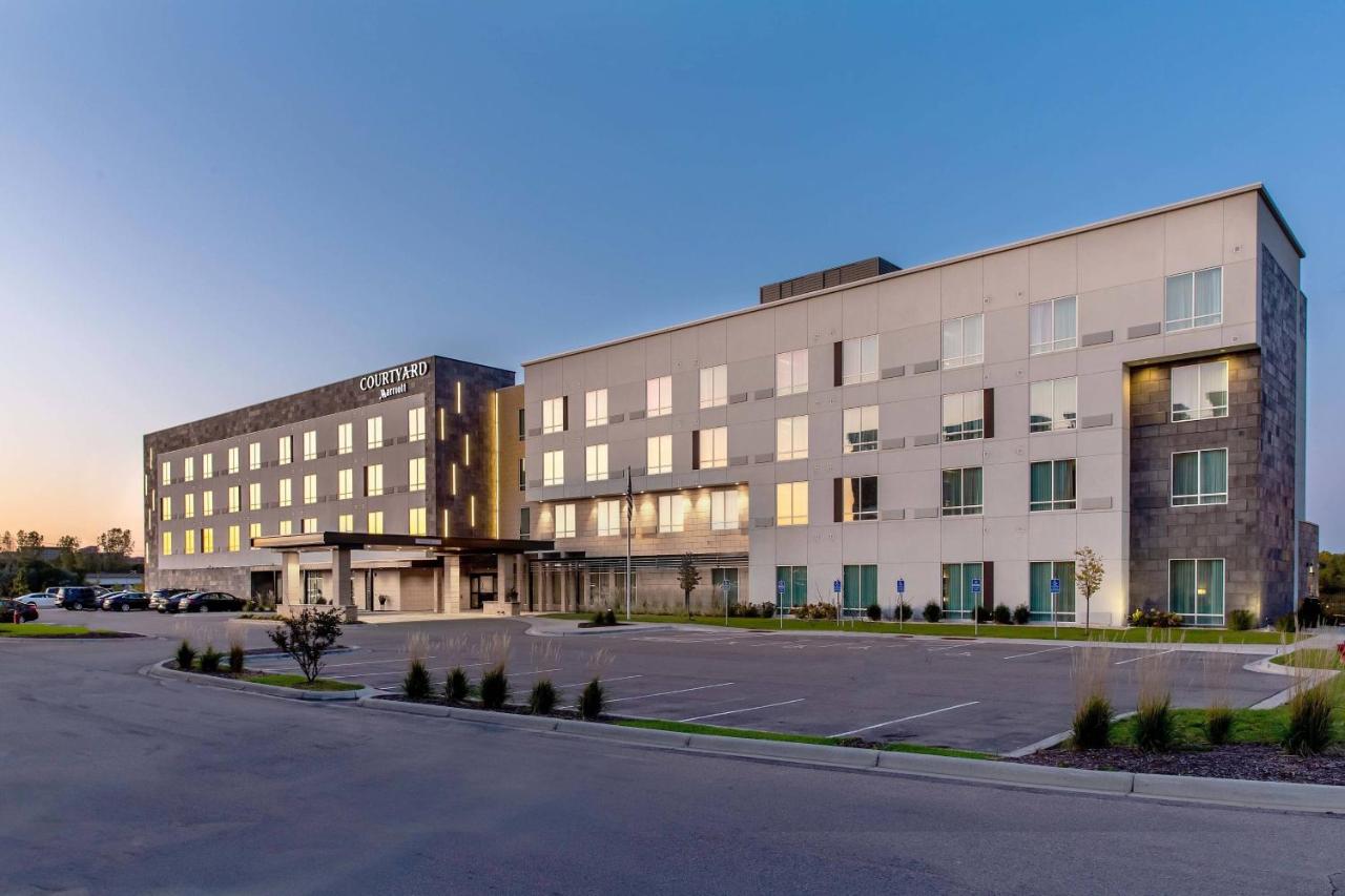 | Courtyard by Marriott St Paul Woodbury