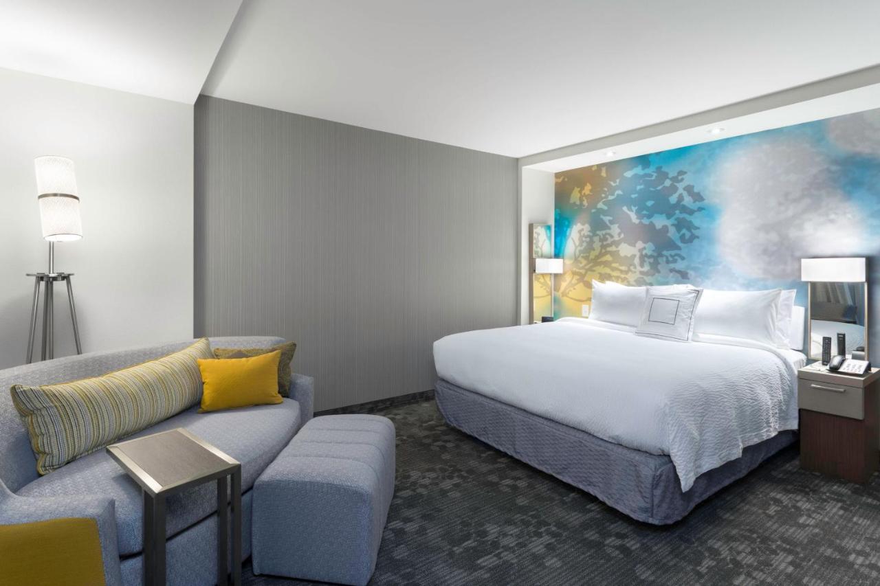 King Room with Sofa Bed at Courtyard by Marriott Ruston