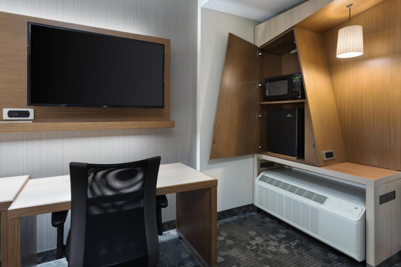 King Room with Sofa Bed at Courtyard by Marriott Ruston