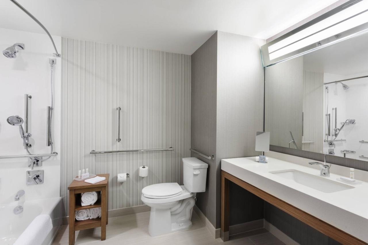 King Room with Sofa Bed at Courtyard by Marriott Ruston