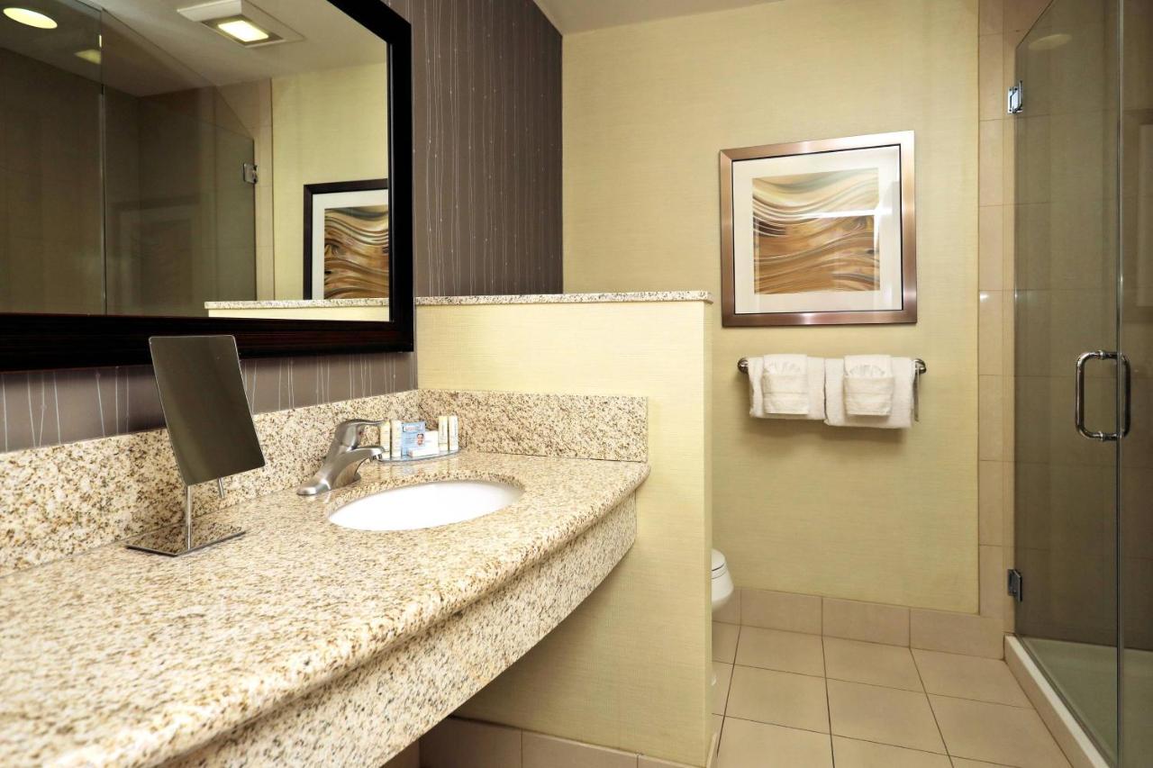King Room with Sofa Bed and City View at Courtyard by Marriott York