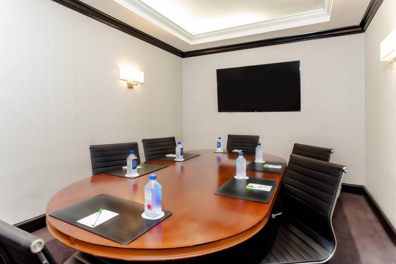 Executive King Room at Courtyard by Marriott New York JFK Airport