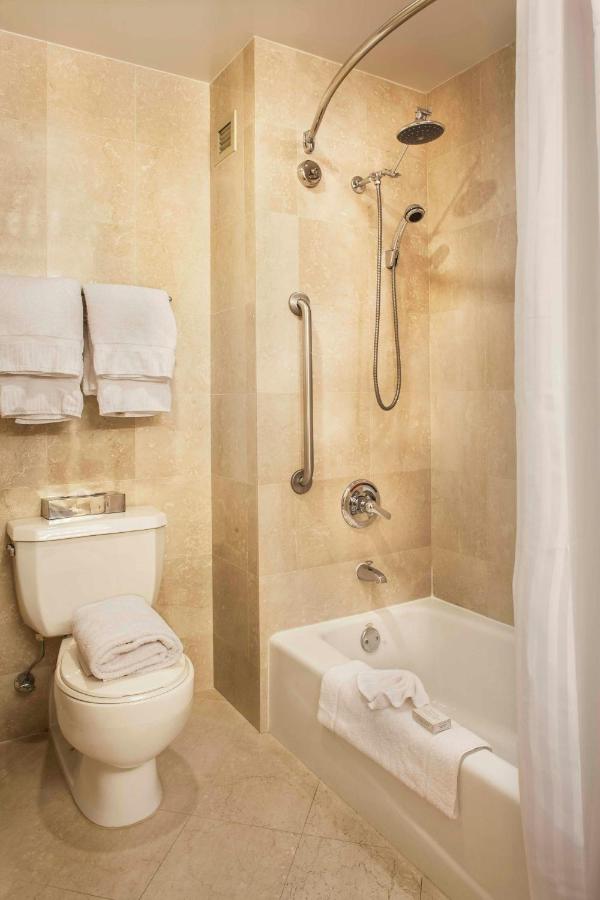 King Suite with Sofa Bed at Courtyard by Marriott New York JFK Airport