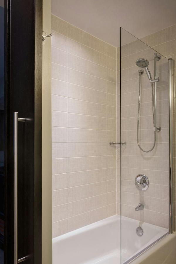 Executive Double Room with Two Double Beds at Courtyard by Marriott New York JFK Airport