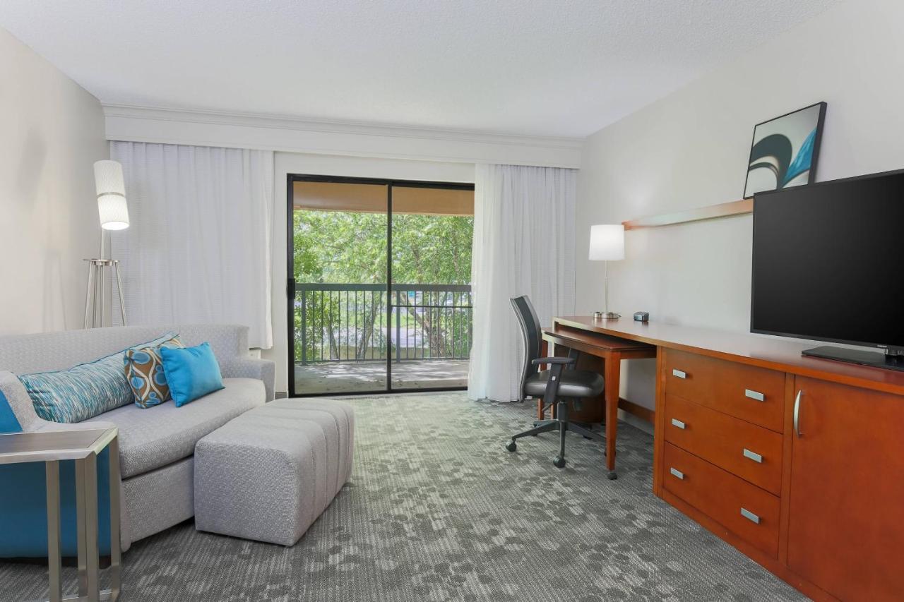 | Courtyard by Marriott Monroe Airport
