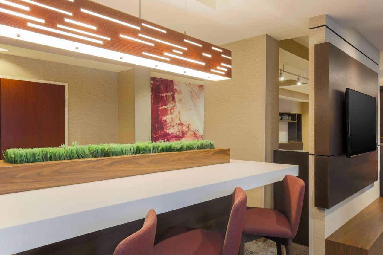 | Courtyard by Marriott Monroe Airport