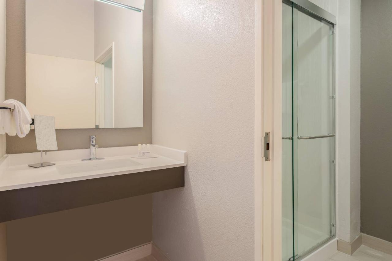 | Courtyard by Marriott Monroe Airport