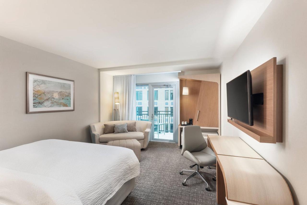 Guest room, 1 King, Sofa bed, Balcony at Courtyard by Marriott Baton Rouge Downtown