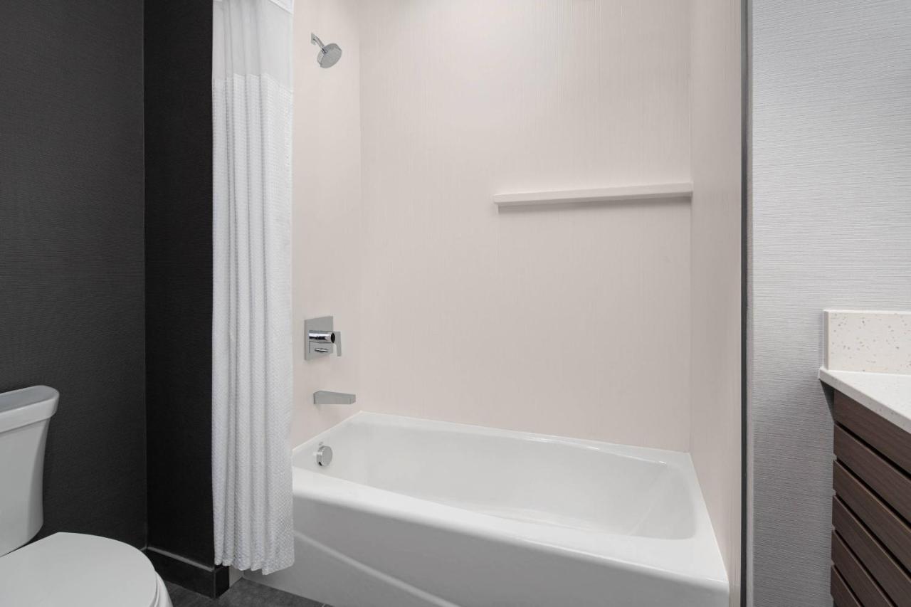 Double Queen Room at Courtyard by Marriott Houston I-10 West/Memorial