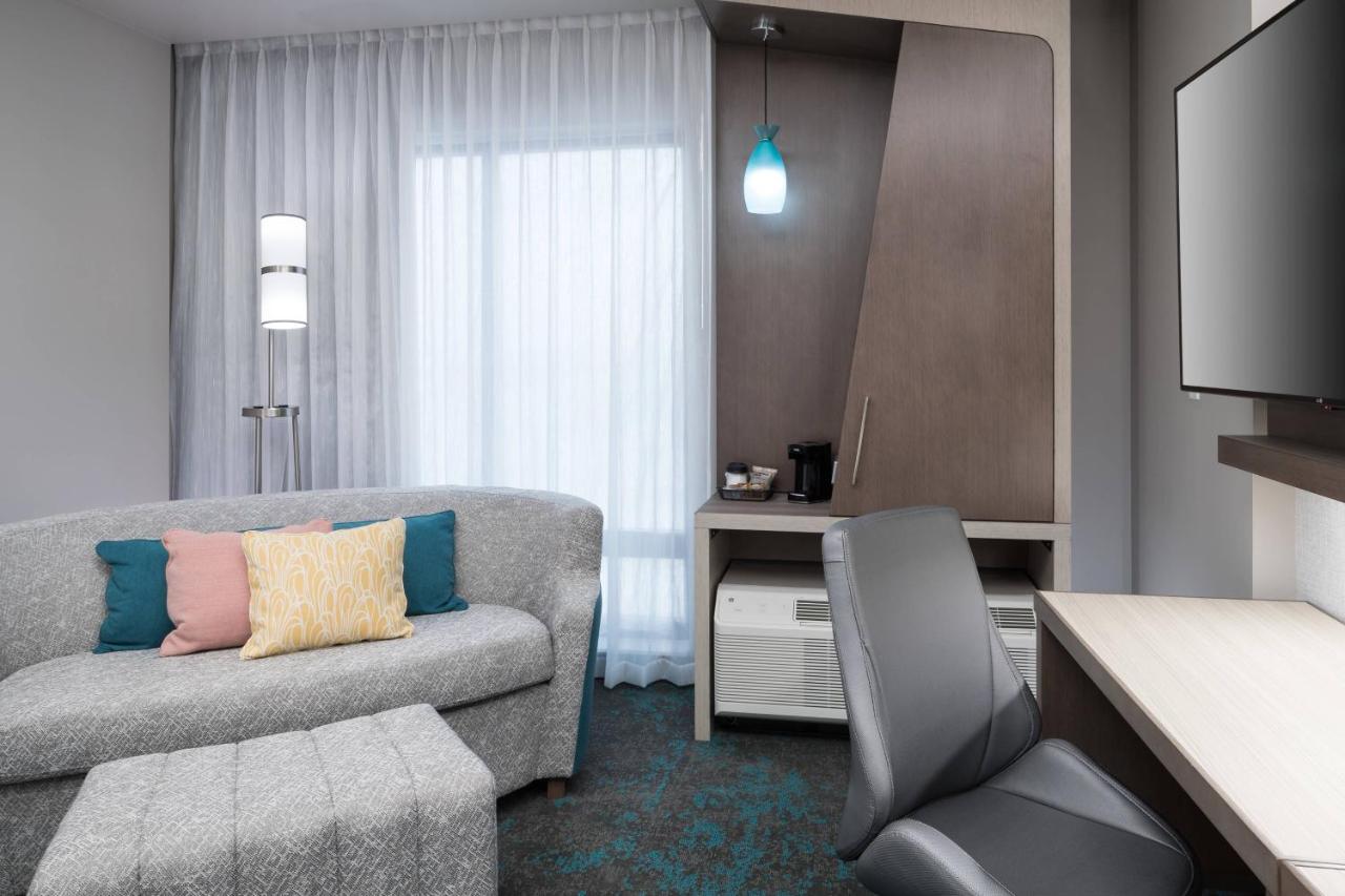 Queen Room with Two Queen Beds - Hearing Accessible at Courtyard by Marriott Houston Heights/I-10