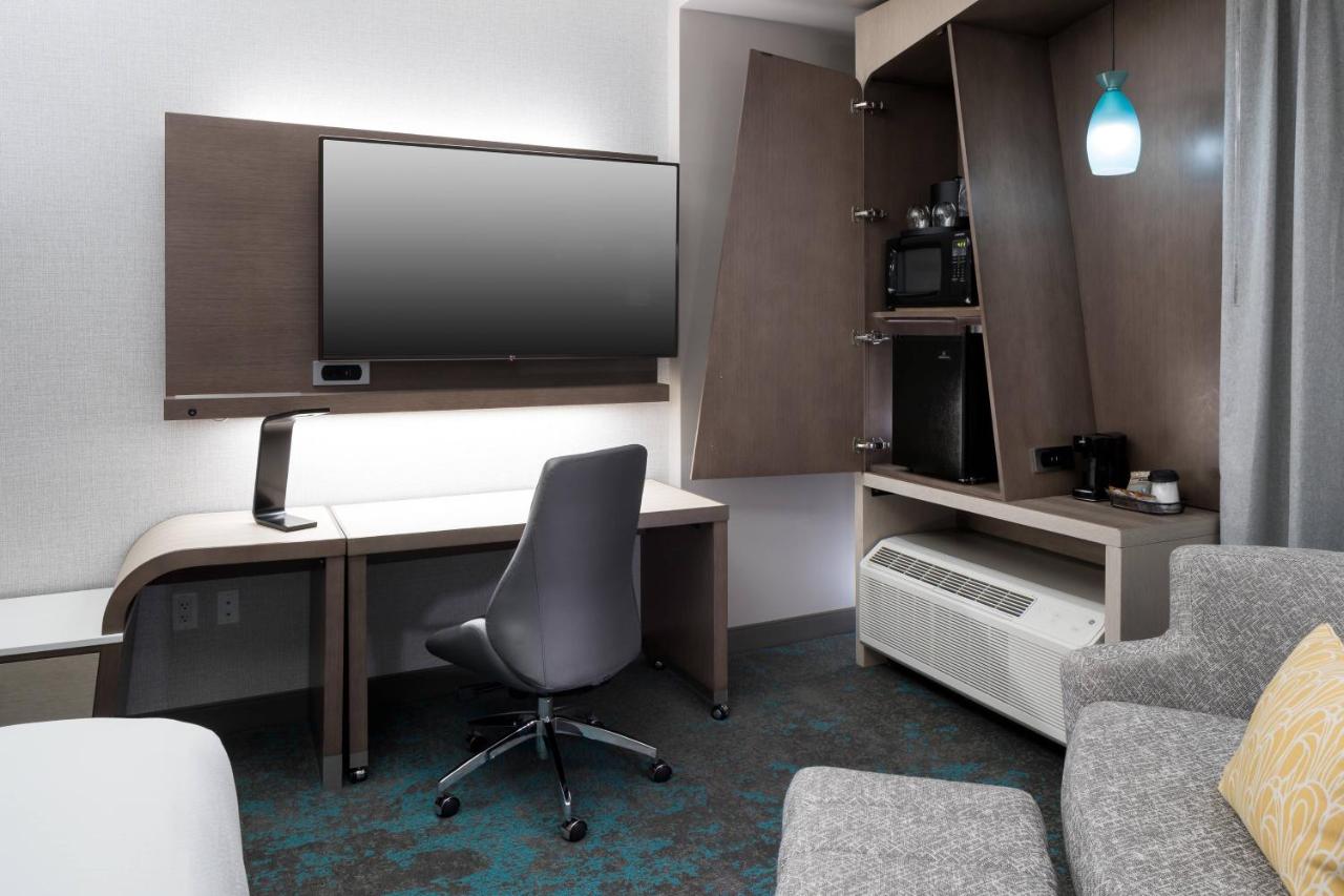 Queen Room with Two Queen Beds - Hearing Accessible at Courtyard by Marriott Houston Heights/I-10