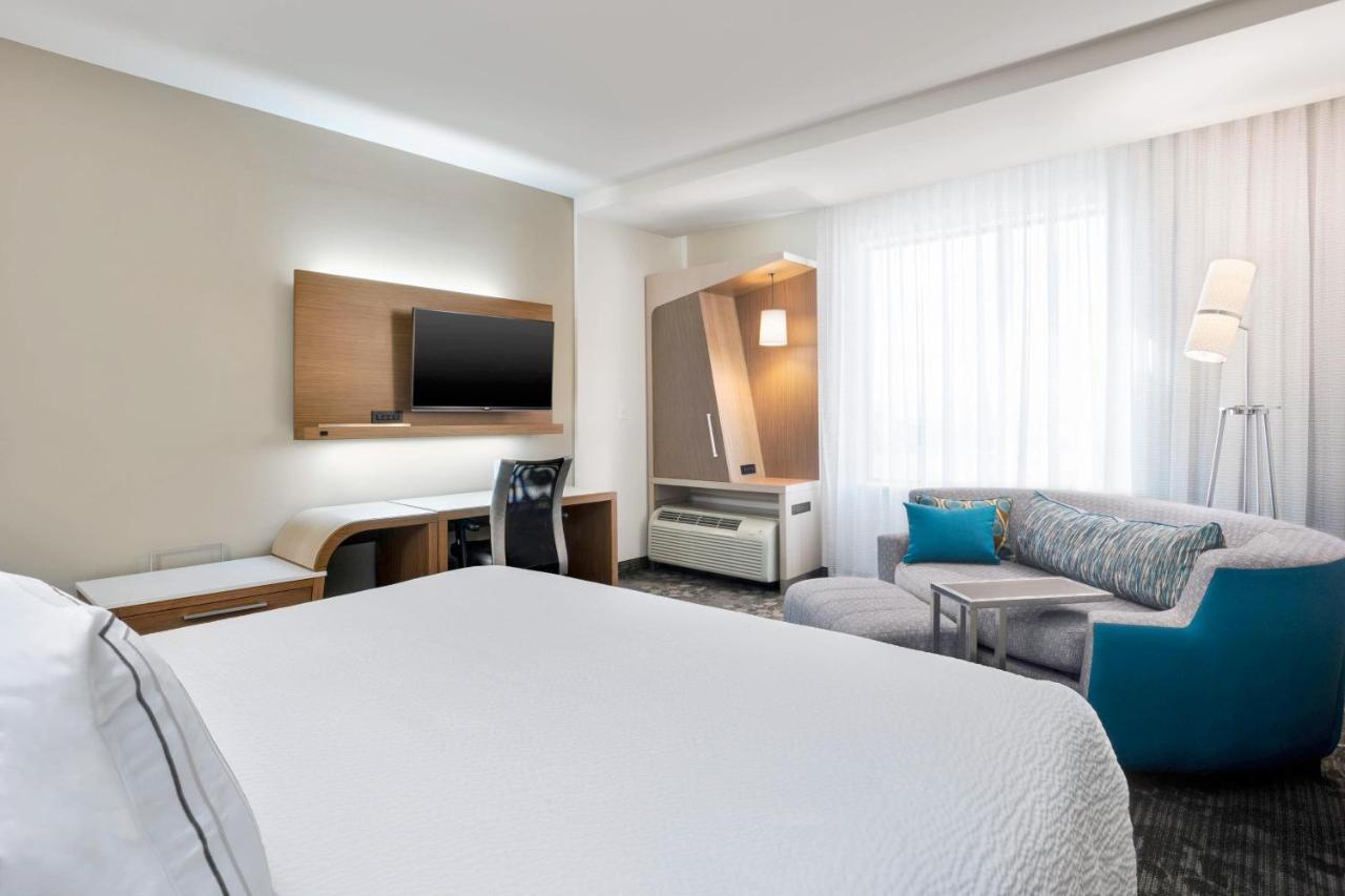 King Room at Courtyard Houston Katy Mills