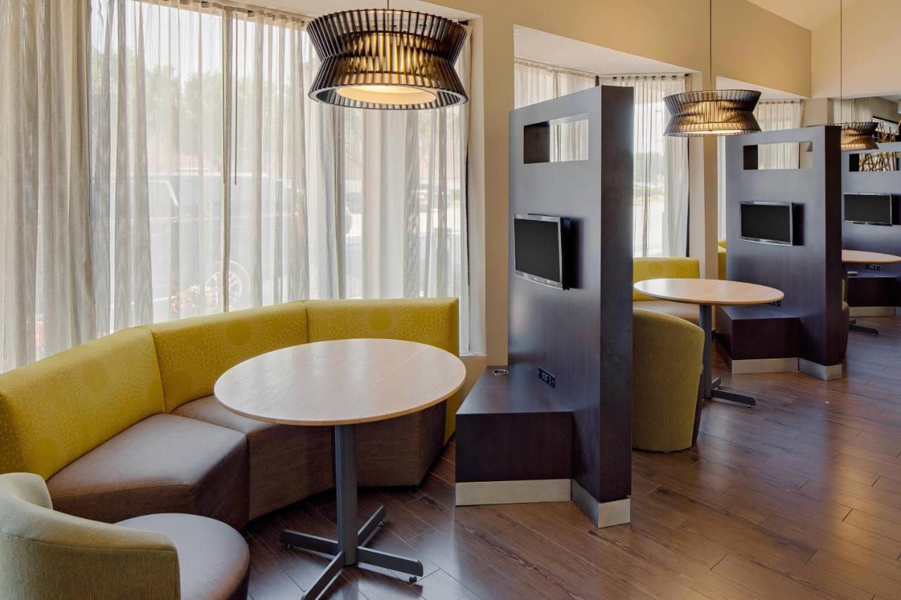 | Courtyard Houston Westchase