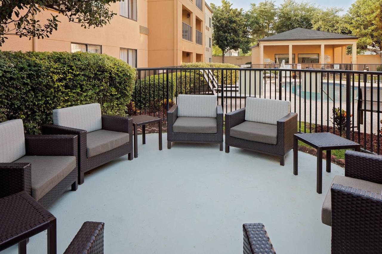 | Courtyard Houston Westchase