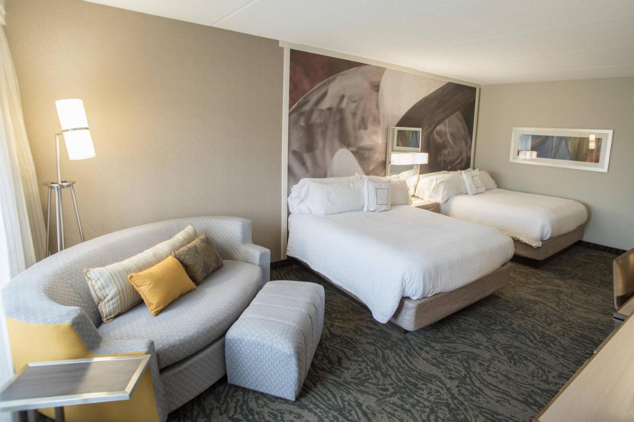 Guest room, 2 Queen, Sofa bed at Courtyard by Marriott Hickory