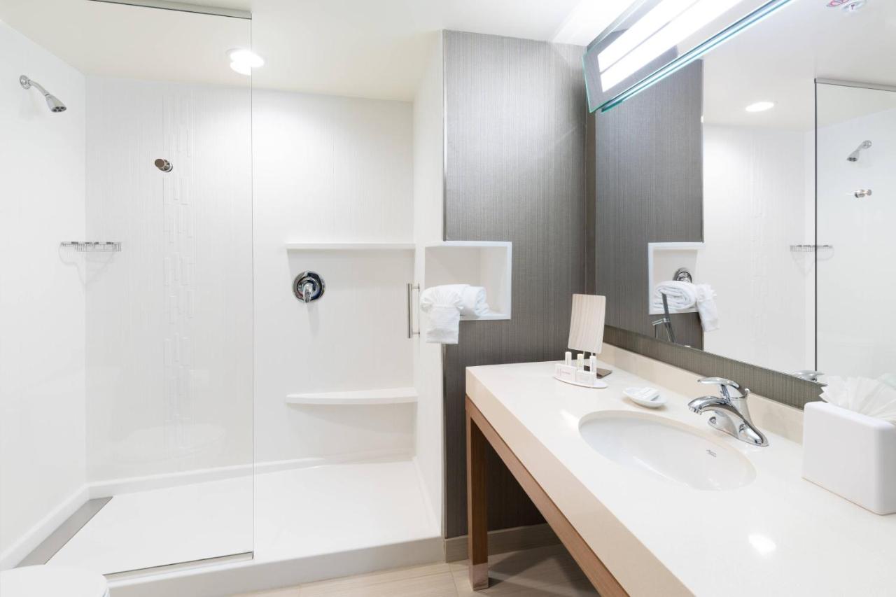 | Courtyard by Marriott Bowie