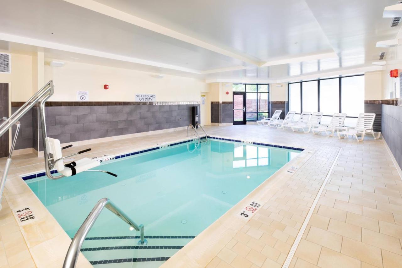 | Courtyard by Marriott Bowie