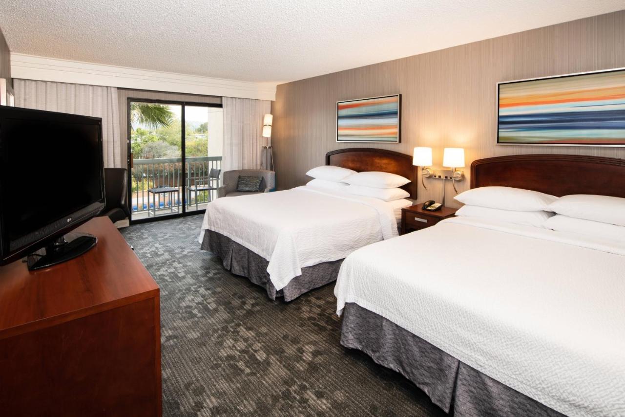 Guest room, 2 Queen, Courtyard view, Balcony at Courtyard by Marriott Oakland Airport