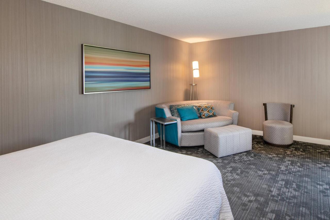 King Suite at Courtyard by Marriott Oakland Airport