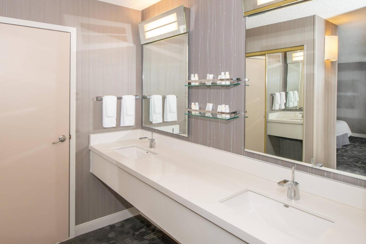  | Courtyard by Marriott Oakland Airport