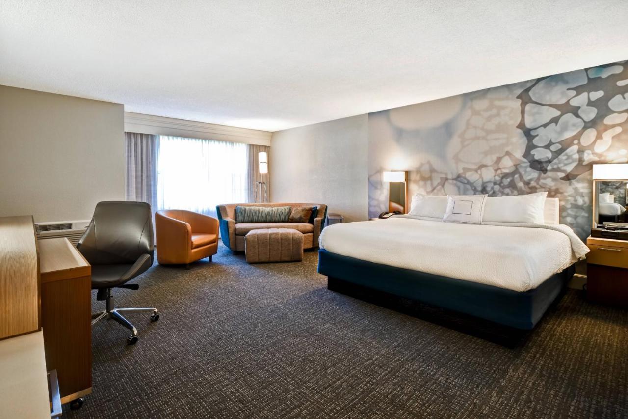 | Courtyard Cape Cod Hyannis