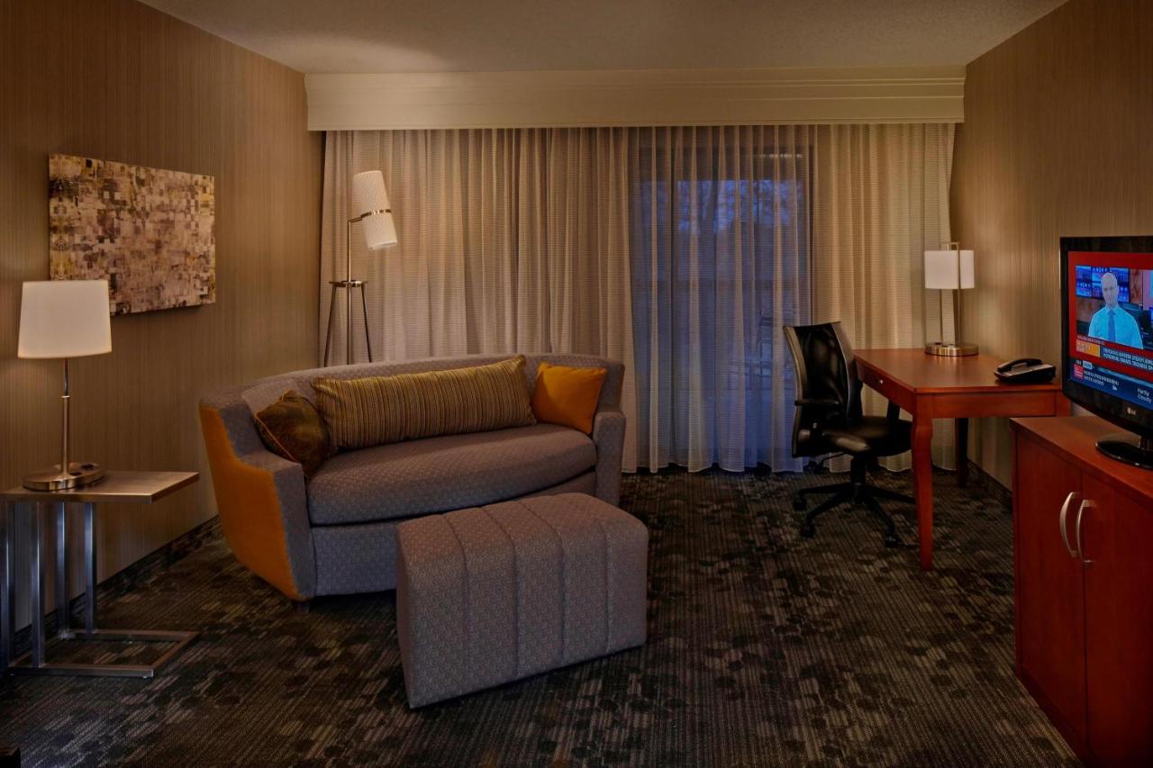 | Courtyard Providence Warwick