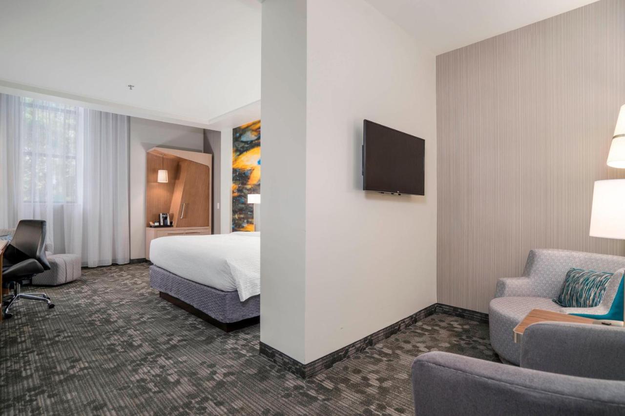 King Room at Courtyard by Marriott Niagara Falls USA
