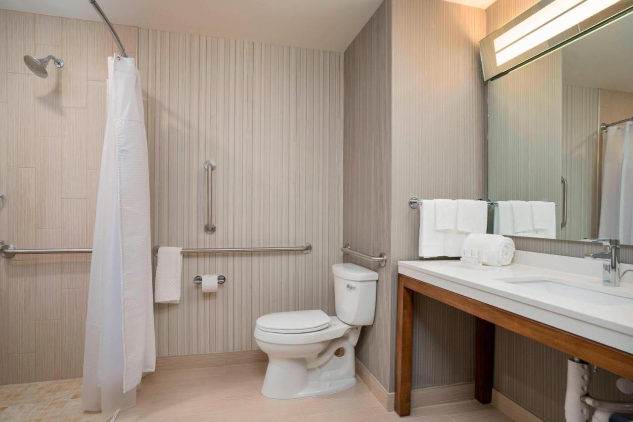 1 Bedroom Suite, 1 King, Sofa bed, Jetted Tub at Courtyard by Marriott Niagara Falls USA