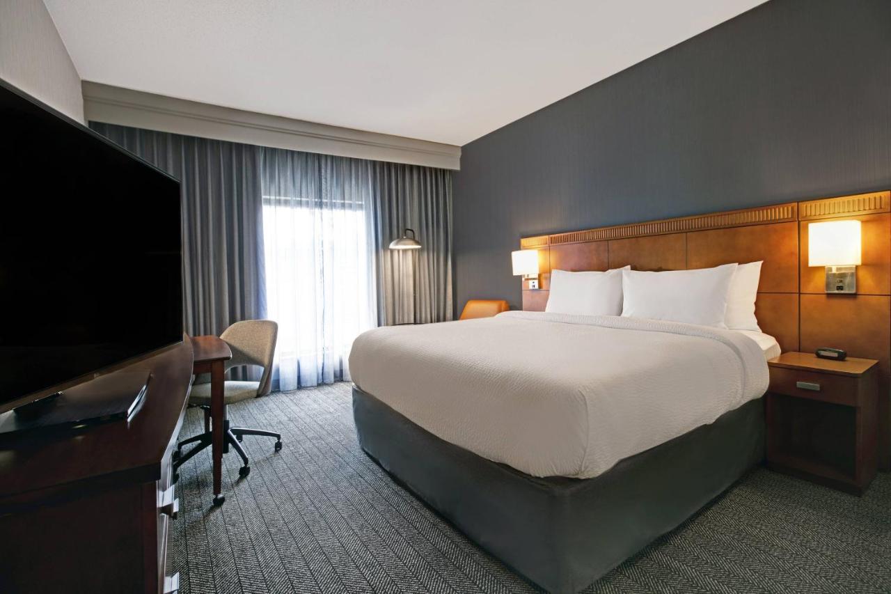 King Room at Courtyard Chicago Elmhurst/Oakbrook Area