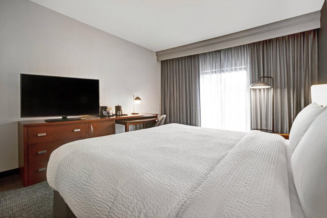 King Room at Courtyard Chicago Elmhurst/Oakbrook Area