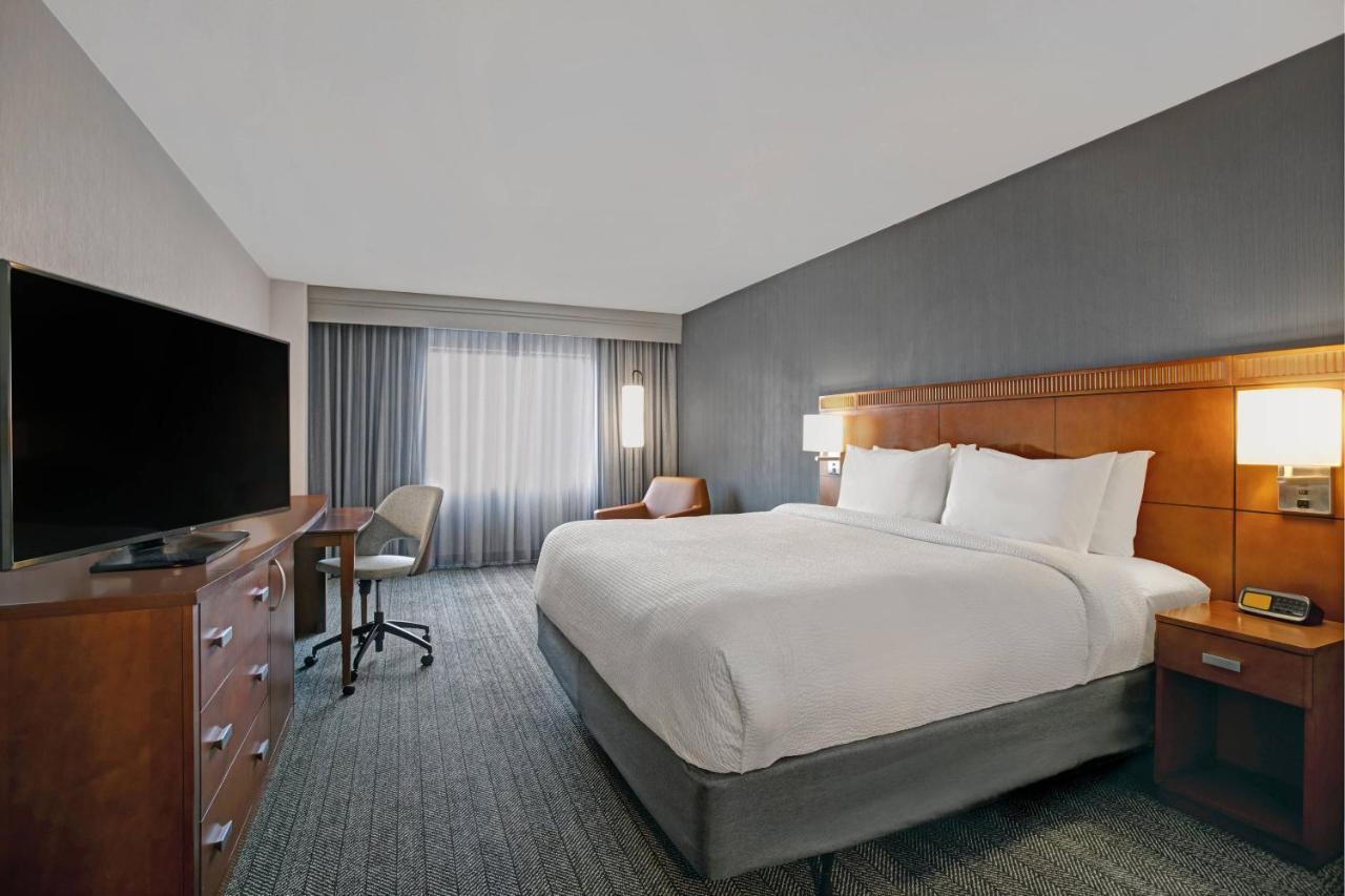 King Room at Courtyard Chicago Elmhurst/Oakbrook Area