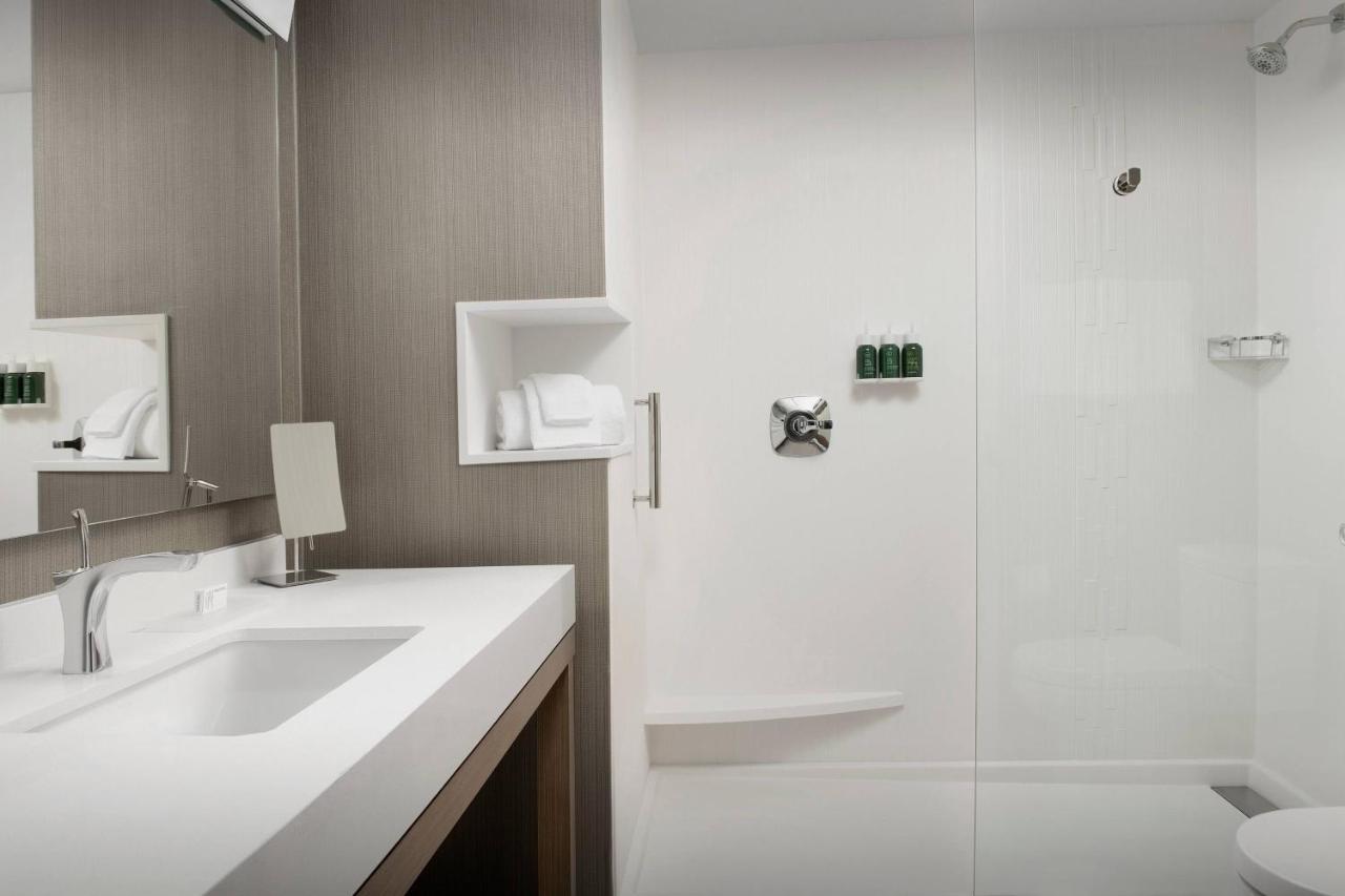 | Courtyard Portland East