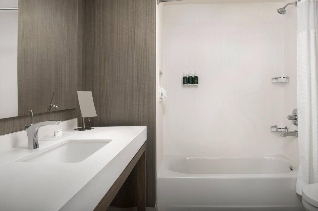 | Courtyard Portland East