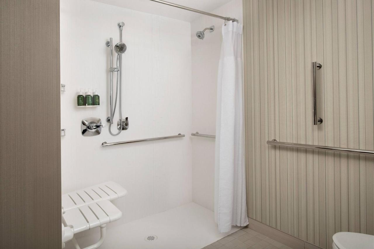 | Courtyard Portland East