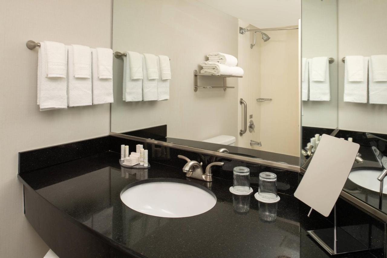  | Courtyard by Marriott Portland Airport