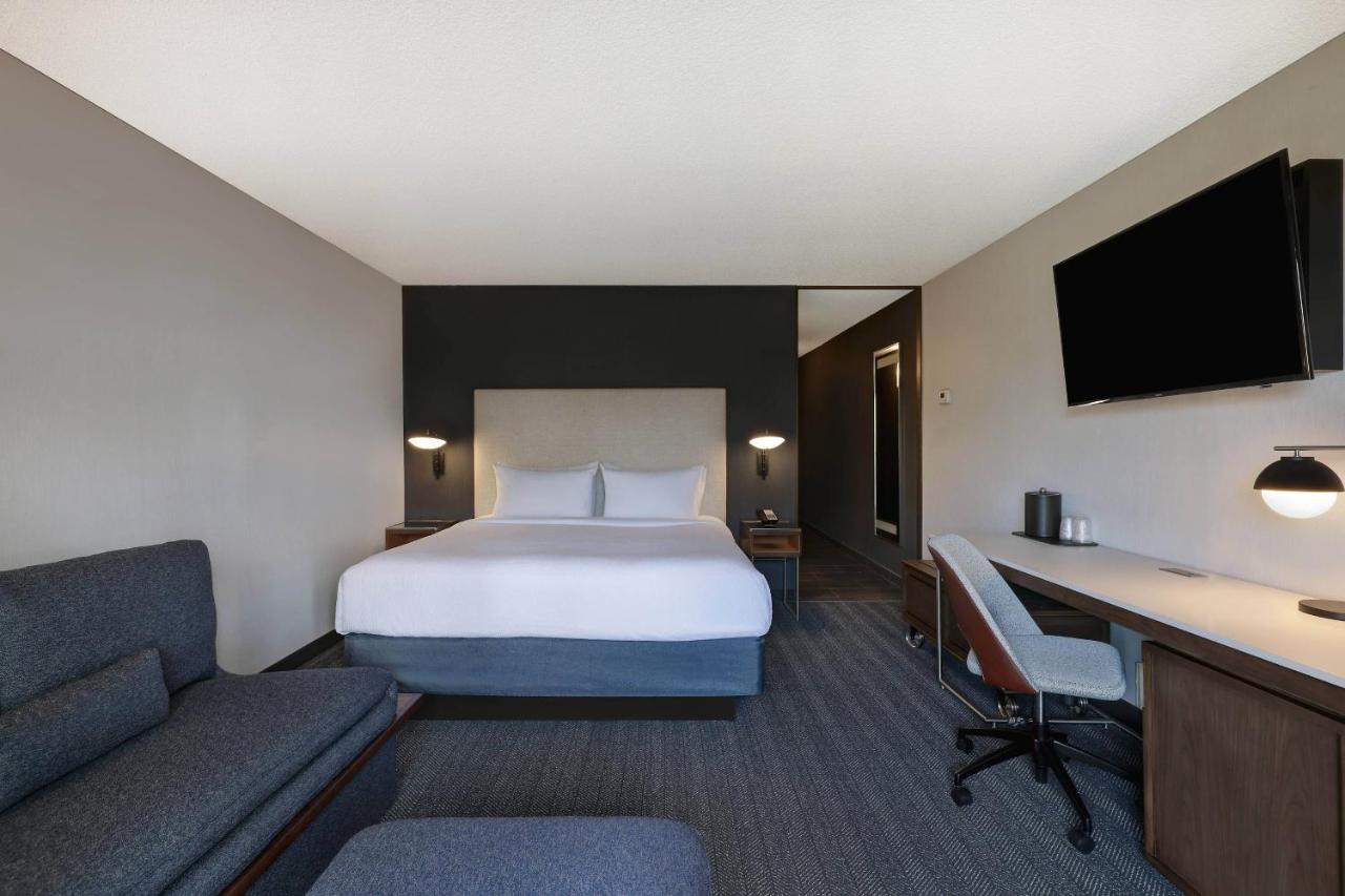 King Room with Sofa Bed at Courtyard by Marriott Portland Southeast/Clackamas