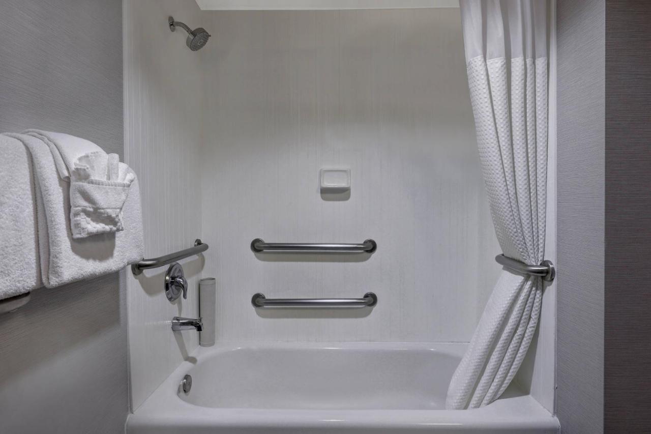 | Courtyard by Marriott Portland Southeast/Clackamas